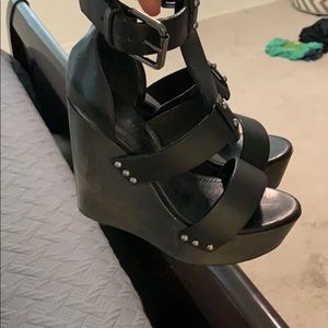 Black Wedges